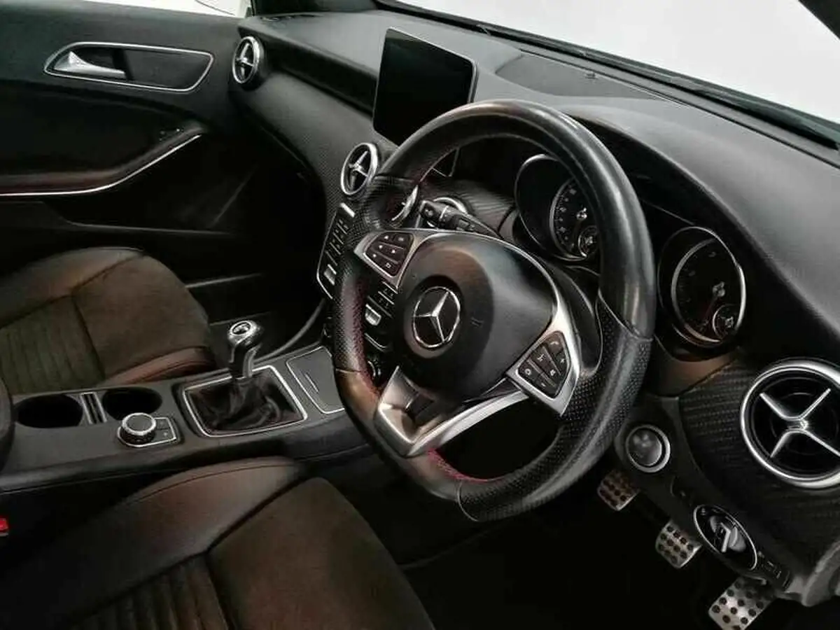 2017-mercedes-benz-a-class-15d-a180d-amg-line-ss-big-9