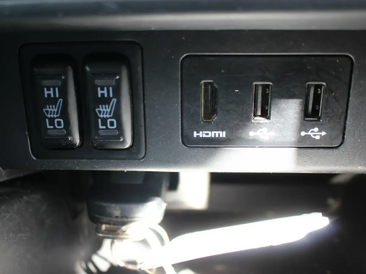 2020-mitsubishi-l200-22di-d-barbarian-auto-big-45