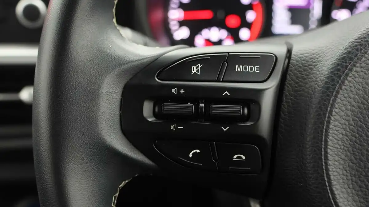 2021-kia-picanto-10-2-big-21