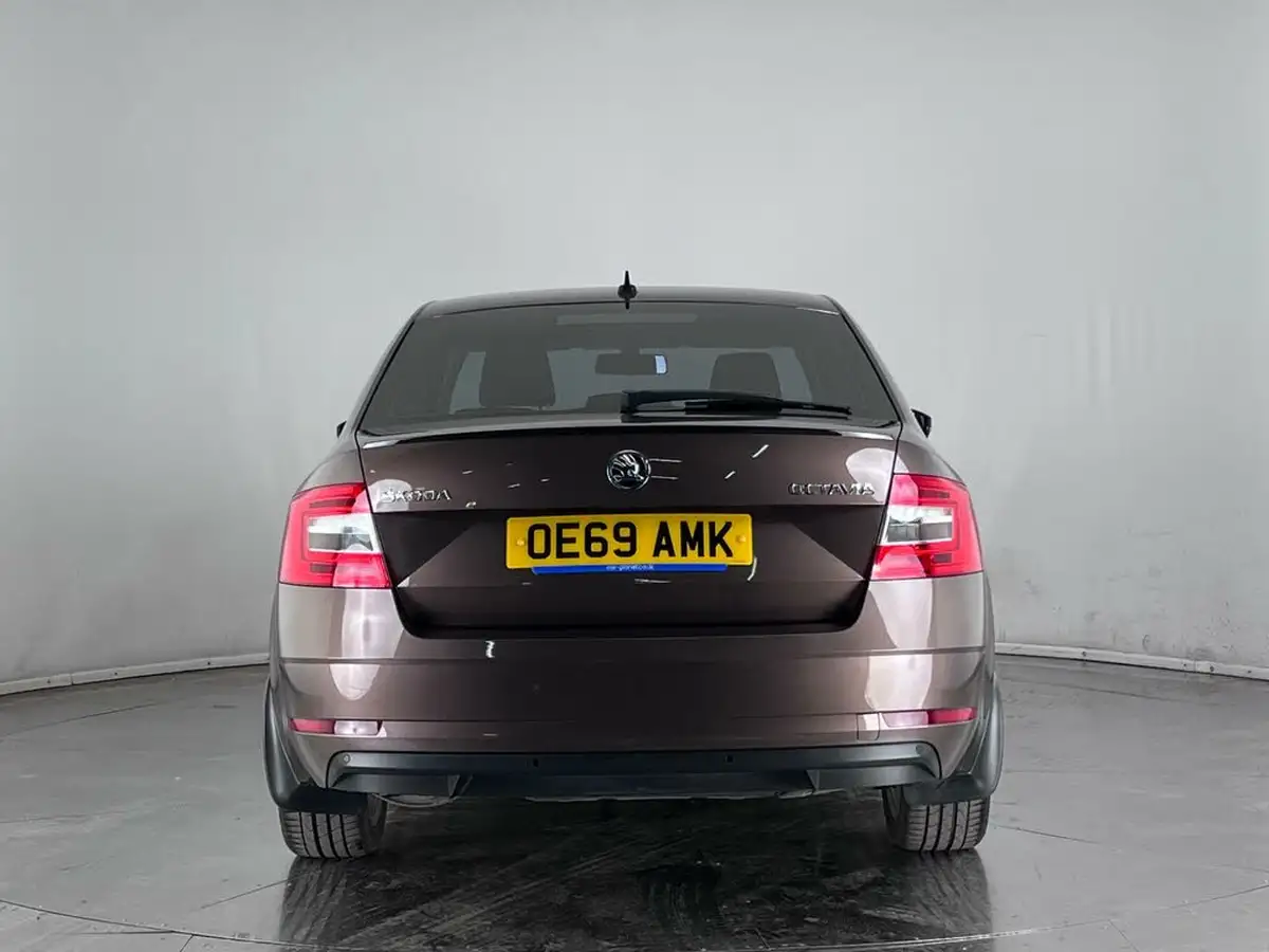 2019-skoda-octavia-15-tsi-se-drive-hatchback-dsg-big-4
