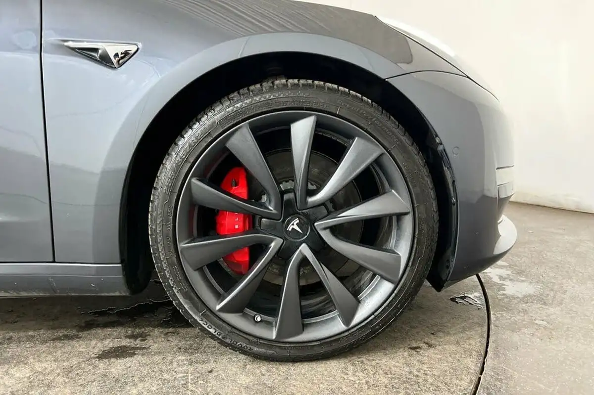 2019-tesla-model-3-e-4x4-performance-pack-big-10