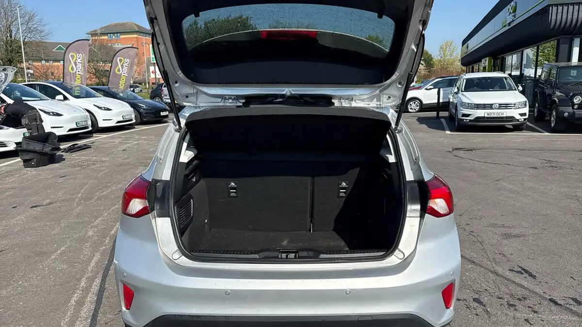 2018-ford-focus-10t-zetec-100ps-hatchback-big-14