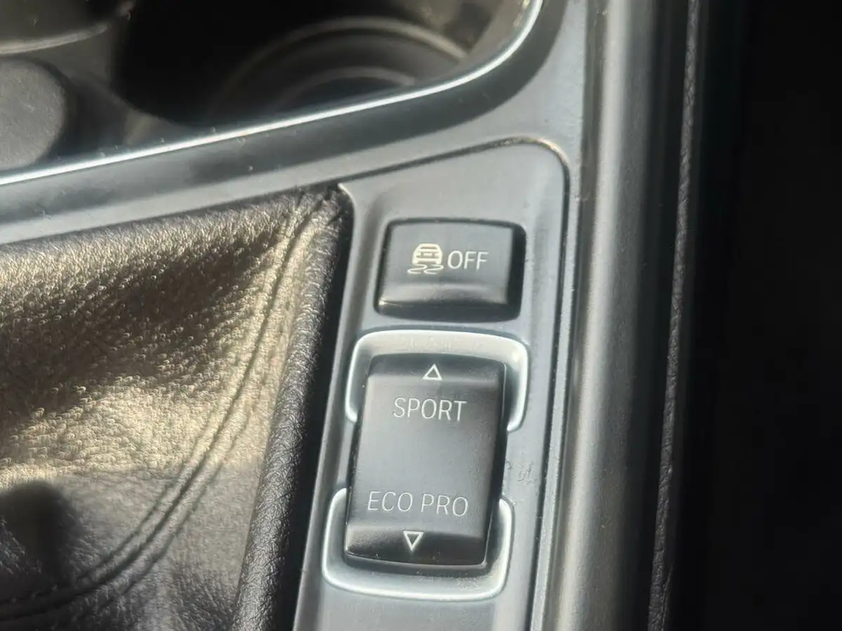 2016-bmw-3-series-15-318i-sport-saloon-4d-big-34