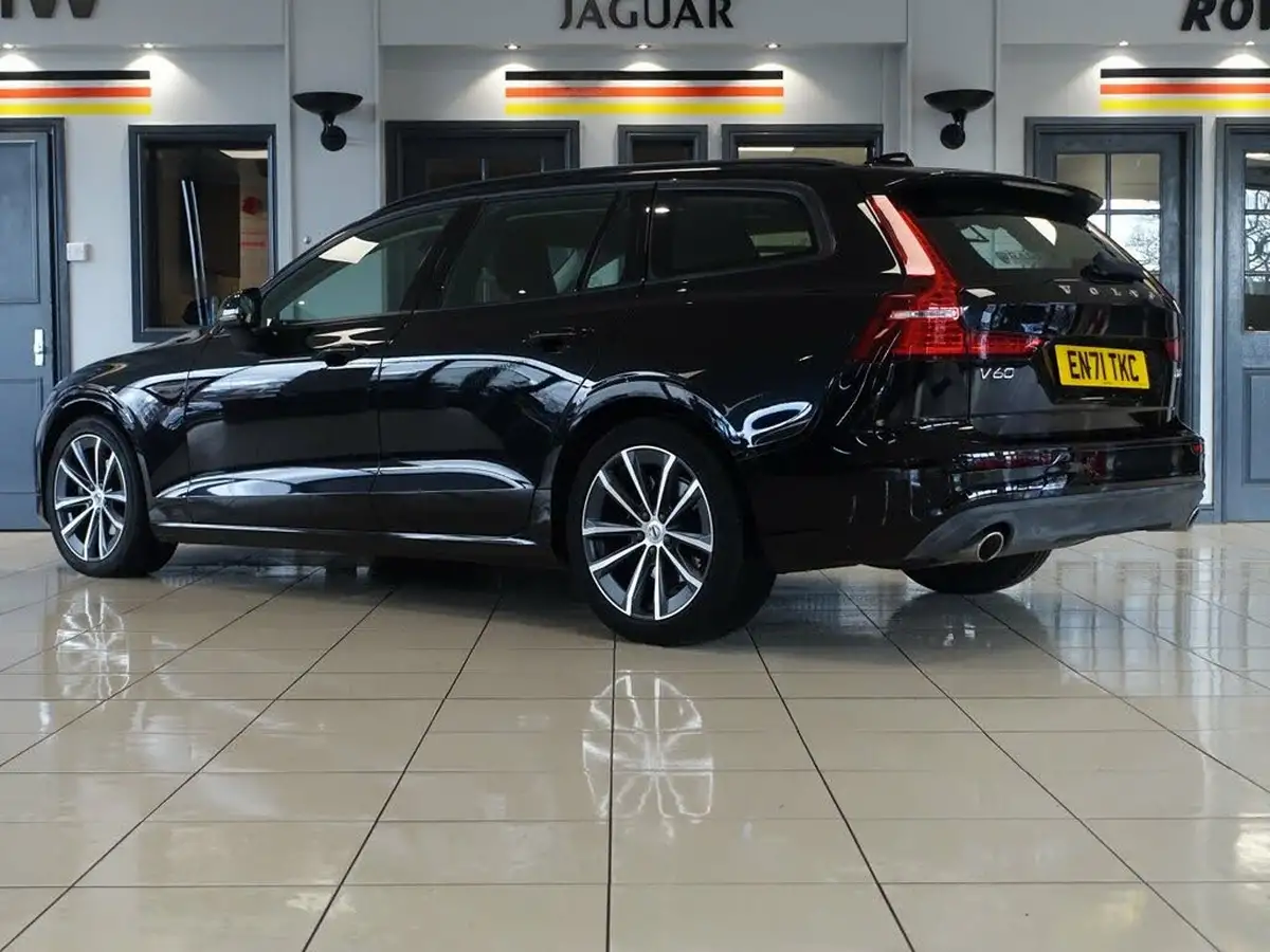 2021-volvo-v60-20-b3-momentum-161bhp-big-7