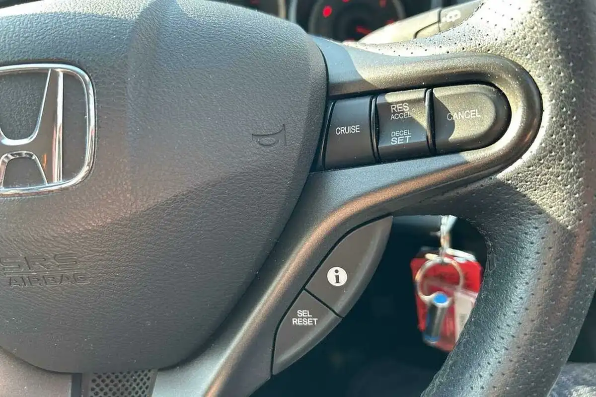 2014-honda-jazz-14-es-plus-cvt-big-24