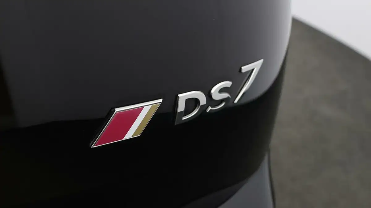 2020-ds-ds-7-crossback-16-puretech-performance-line-180ps-big-20