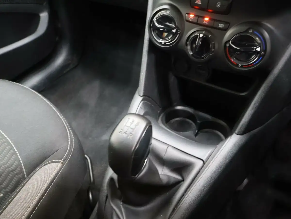 2016-peugeot-208-12-puretech-active-design-lime-5d-big-20