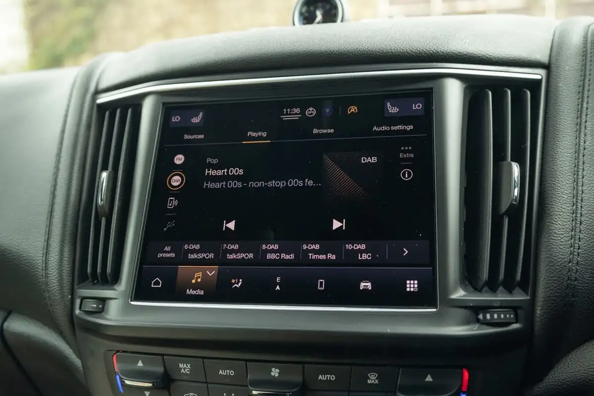 2021-maserati-levante-30-gransport-big-35