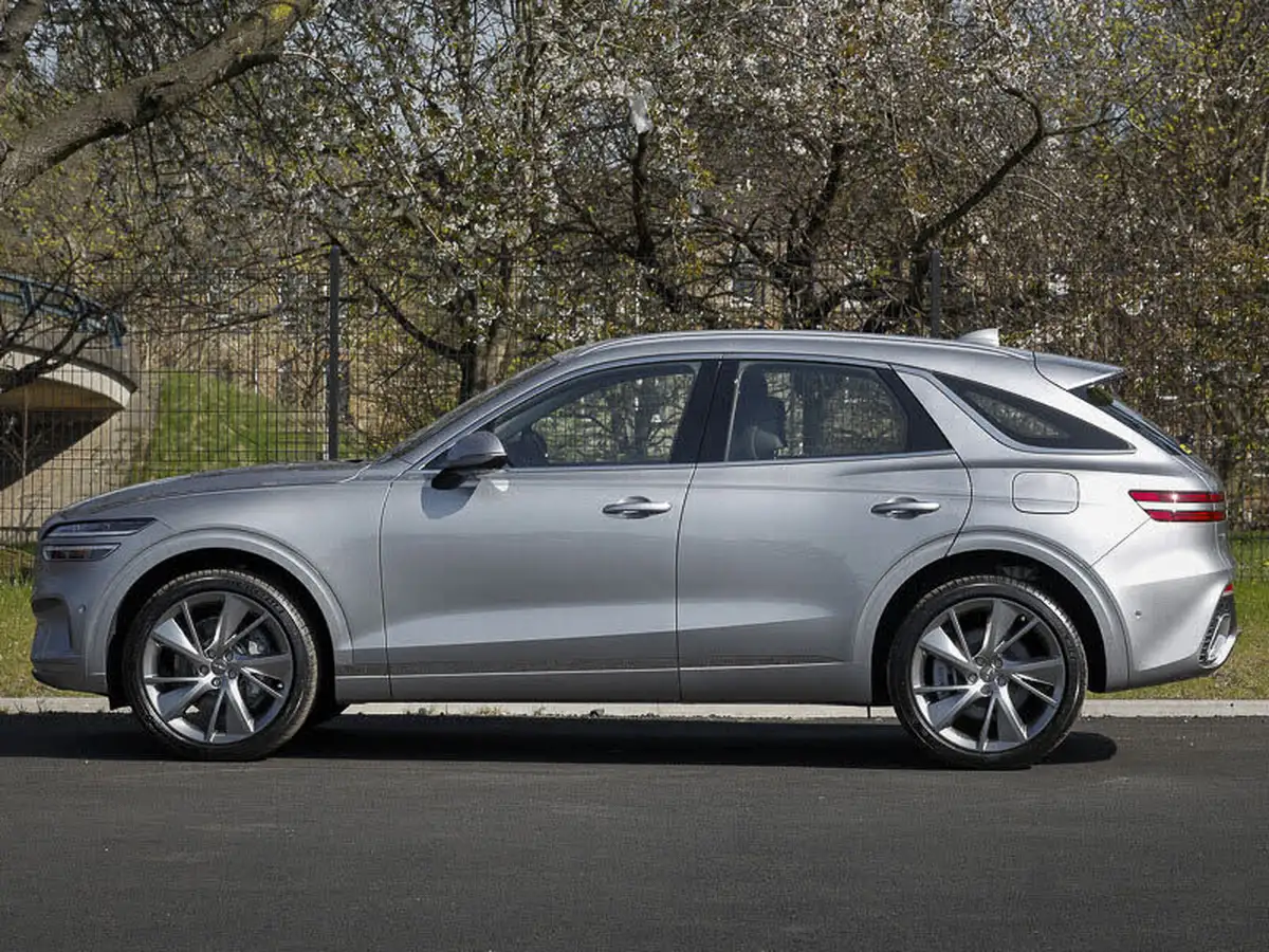 2025-genesis-gv70-big-5