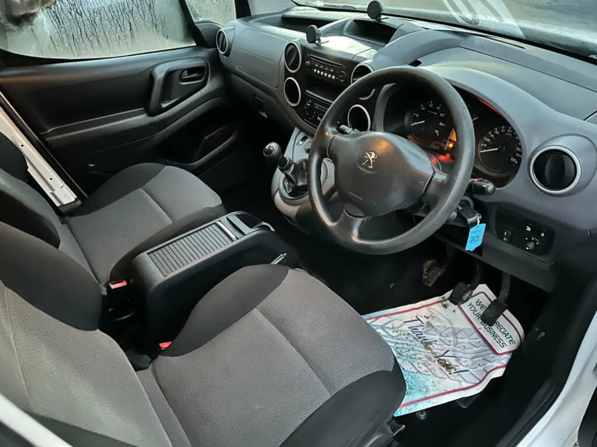 2017-peugeot-partner-16bluehdi-s-l1-75pseu6-648-panel-big-12