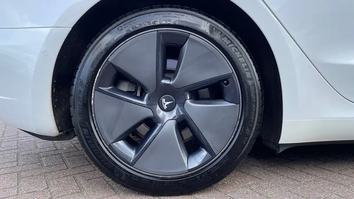 2021-tesla-model-3-e-standard-plus-big-18