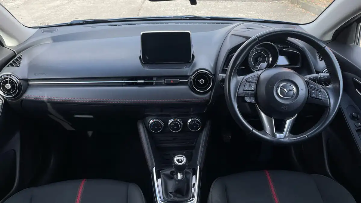 2017-mazda-mazda2-15-sport-nav-115ps-big-10