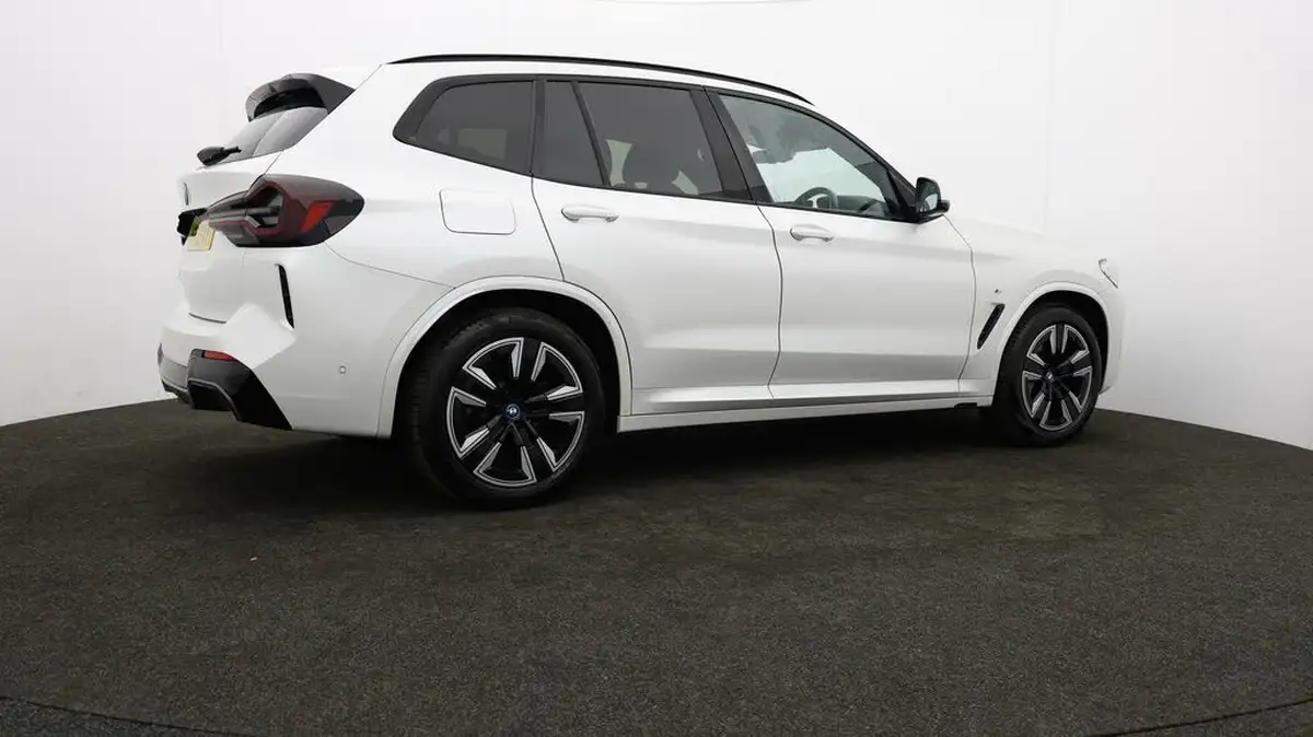 2022-bmw-ix3-e-m-sport-big-27