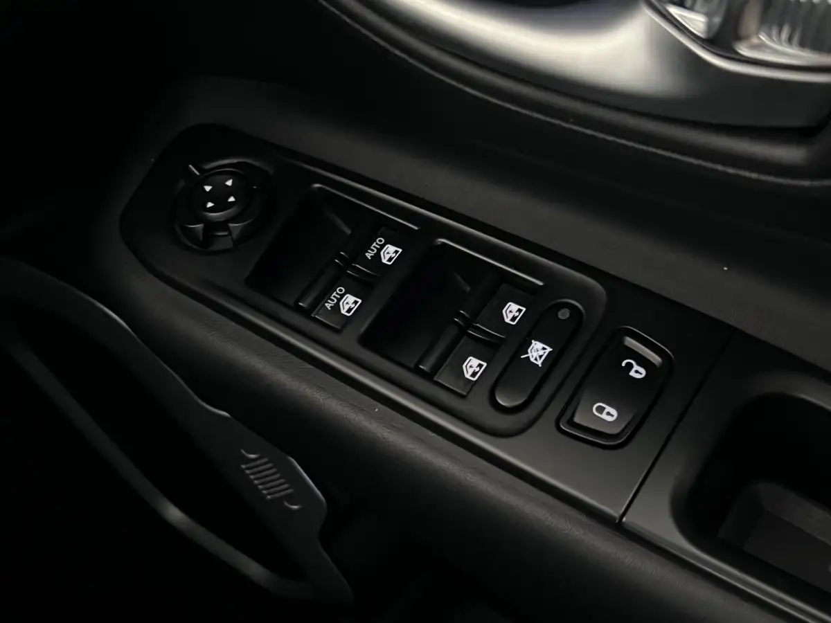 2016-jeep-renegade-16-multijet-ii-limited-ss-big-25