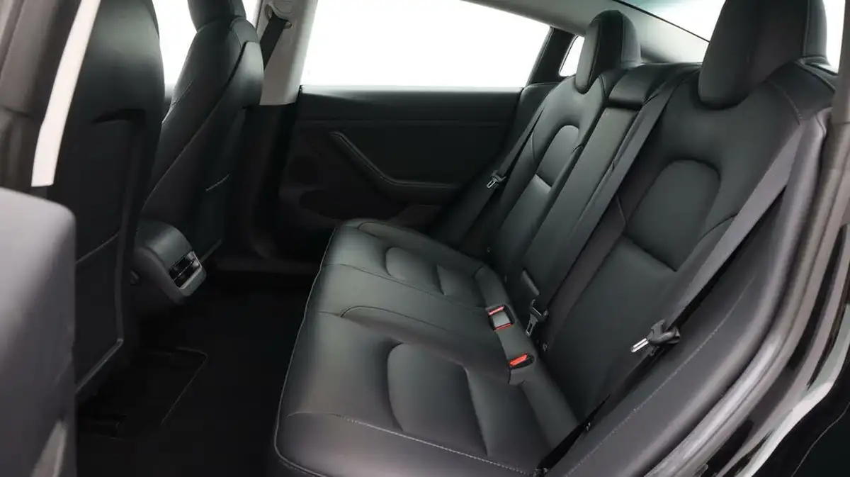2022-tesla-model-3-e-long-range-big-16