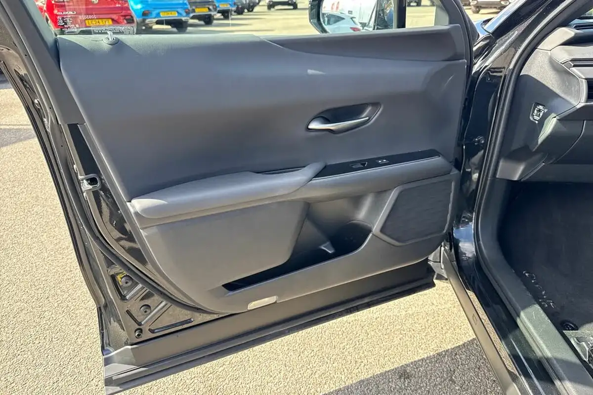 2021-lexus-ux-250h-20-ux-184bhp-without-navigation-big-36