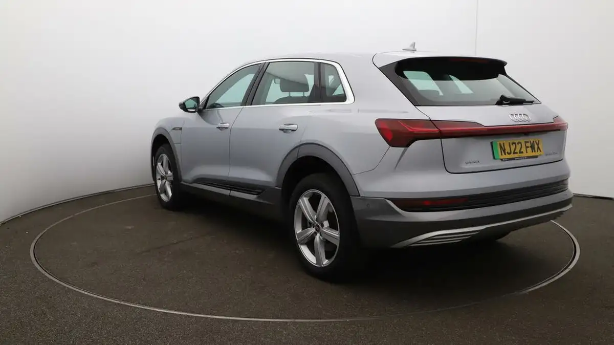 2022-audi-e-tron-55e-technik-station-wagon-big-53
