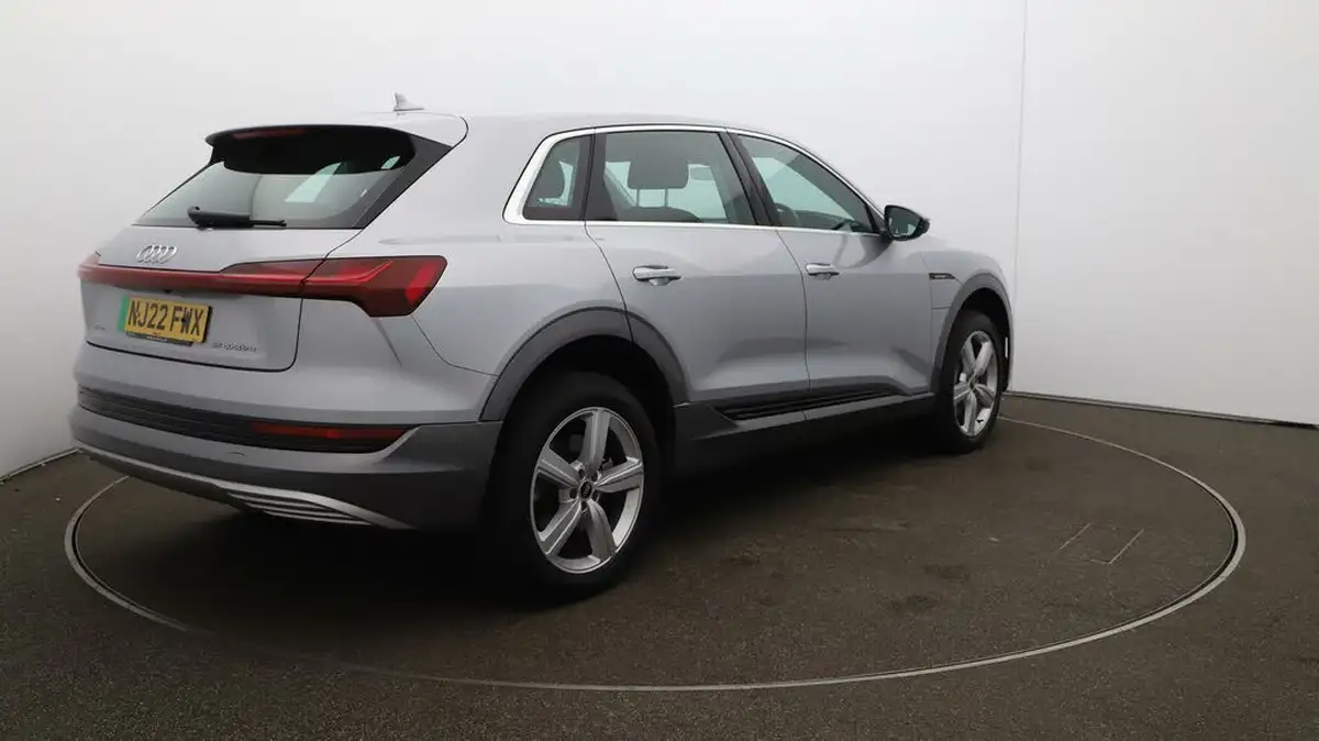 2022-audi-e-tron-55e-technik-station-wagon-big-7
