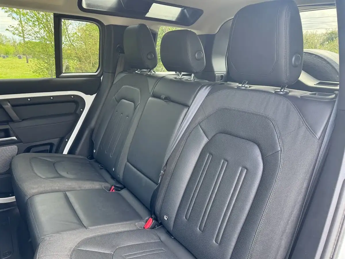 2020-land-rover-110-defender-20-d200-s-110-big-18