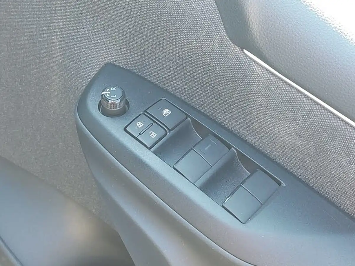 2022-toyota-yaris-15-vvt-i-dynamic-big-12