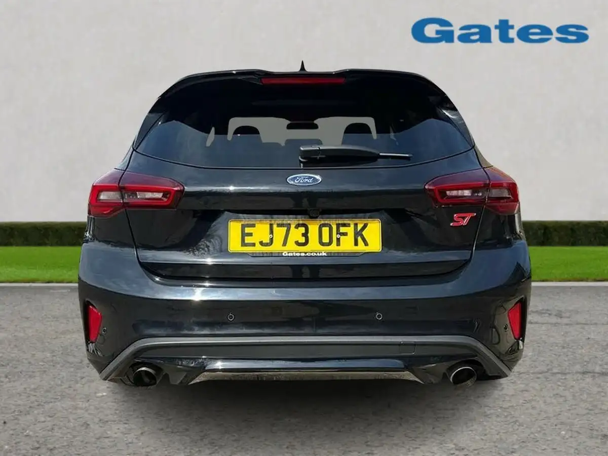 2023-ford-focus-23t-st-hatchback-big-5