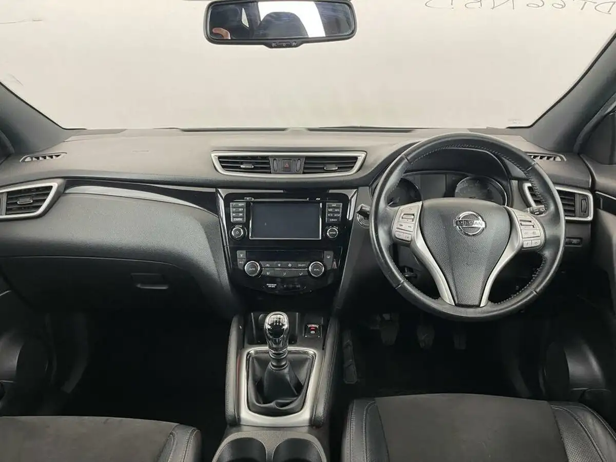 2017-nissan-qashqai-15dci-n-vision-18in-big-10