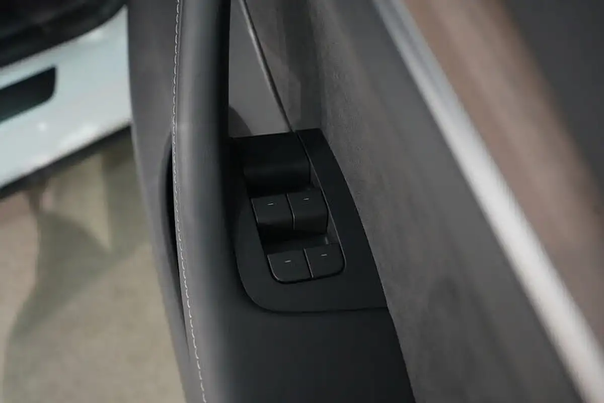 2024-tesla-model-y-e-performance-big-26