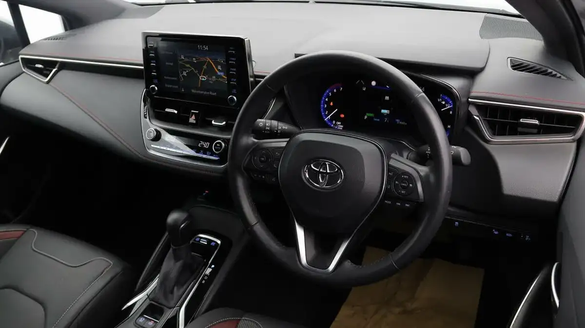 2020-toyota-corolla-18-vvt-i-excel-trk-hatchback-big-8