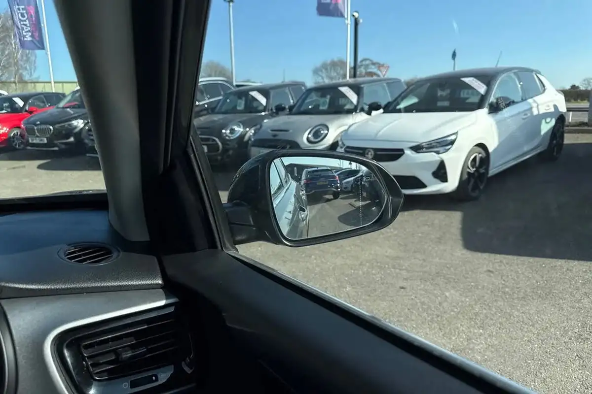 2022-kia-stonic-10-t-gdi-connect-big-20