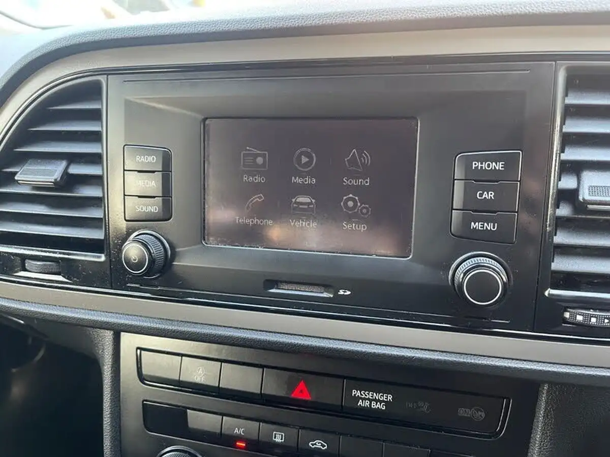 2017-seat-leon-16tdi-s-estate-big-35
