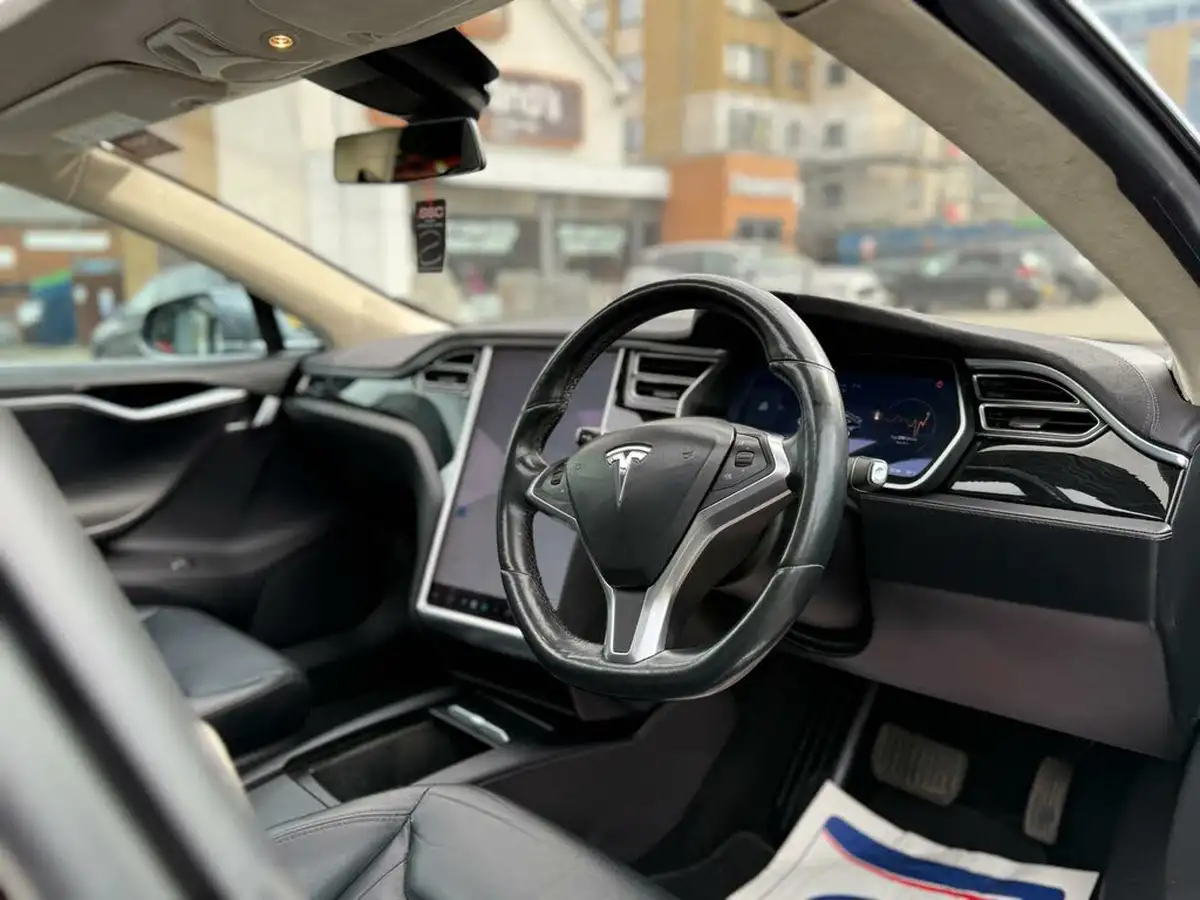 2016-tesla-model-s-e-90d-executive-edition-big-14