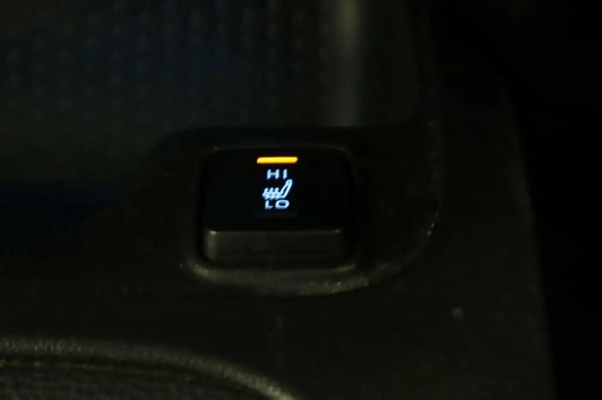 2021-toyota-corolla-18-vvt-i-design-trk-touring-sports-5d-big-19