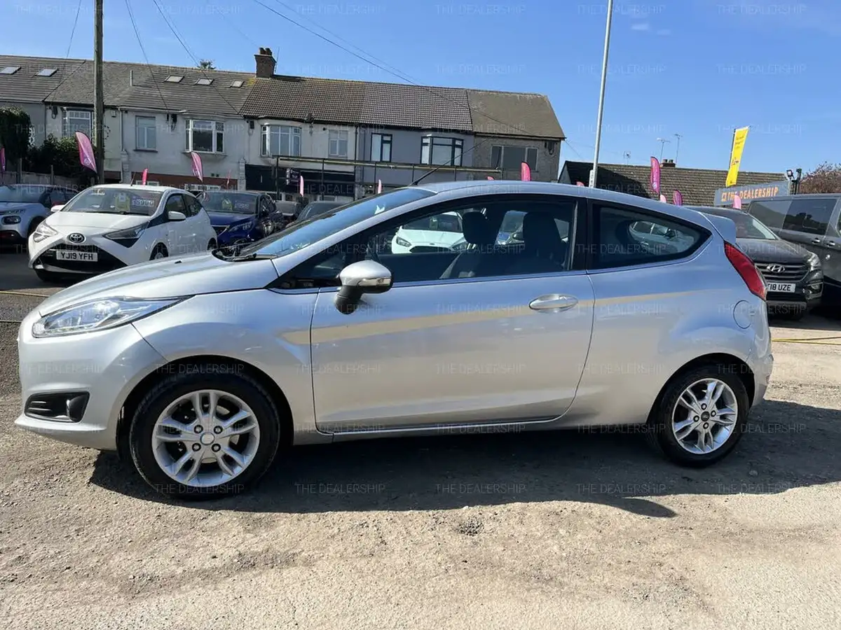 2015-ford-fiesta-10-zetec-100ps-ecoboost-ss-3d-big-3
