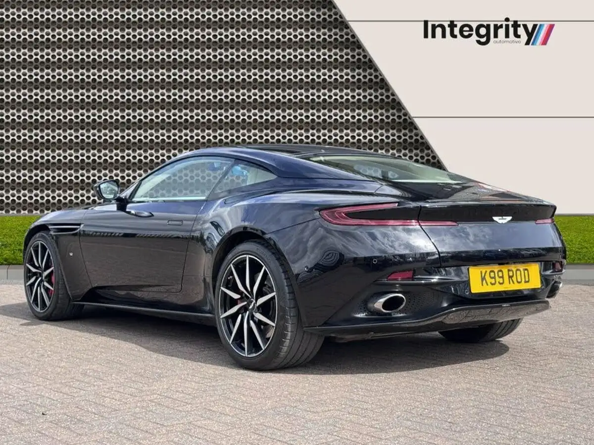 2017-aston-martin-db11-52-v12-launch-edition-big-4