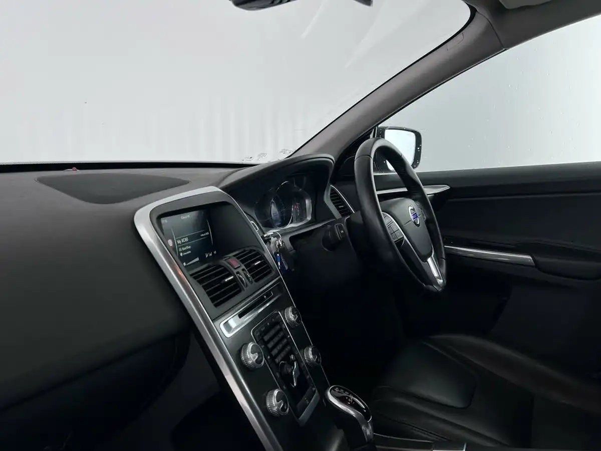 2016-volvo-xc60-20td-d4-se-lux-nav-geartronic-big-13