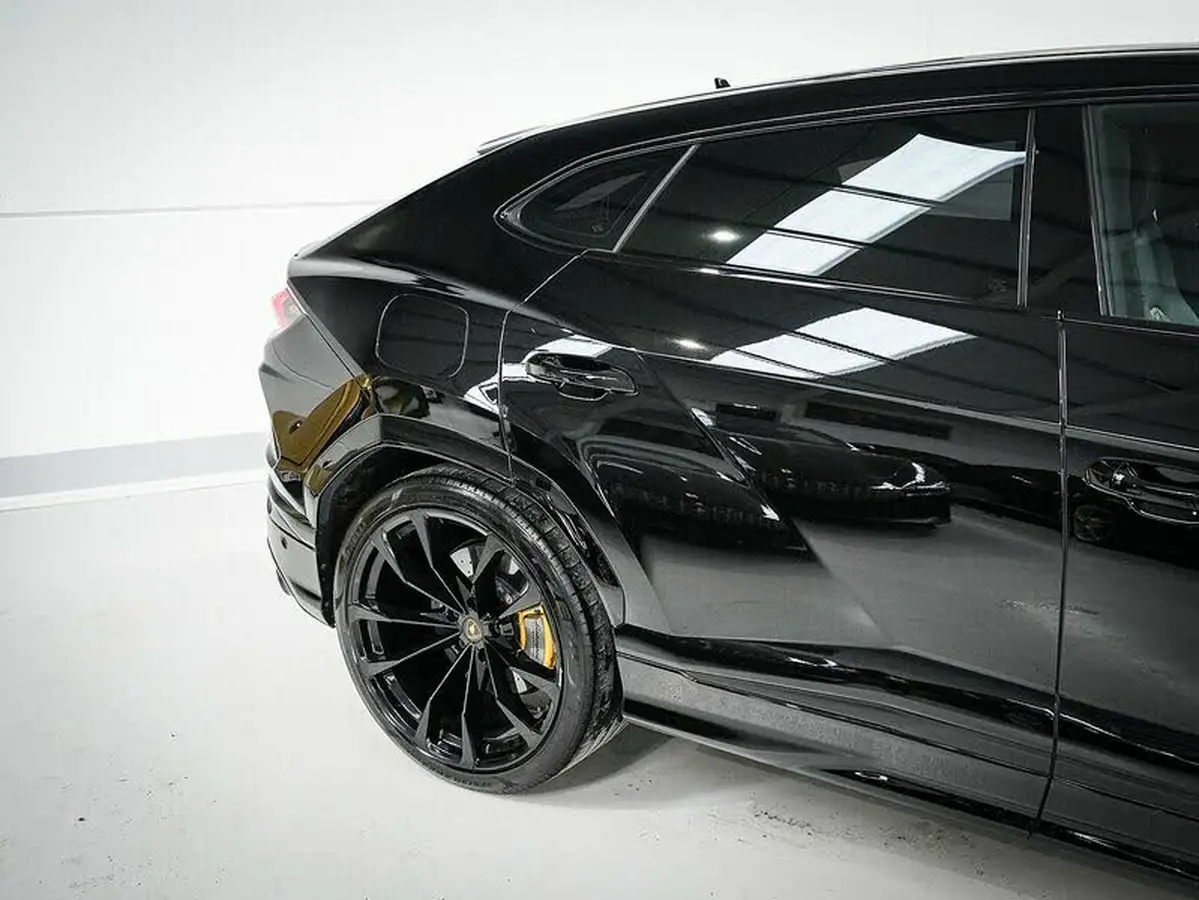 2022-lamborghini-urus-40-no-trim-big-6