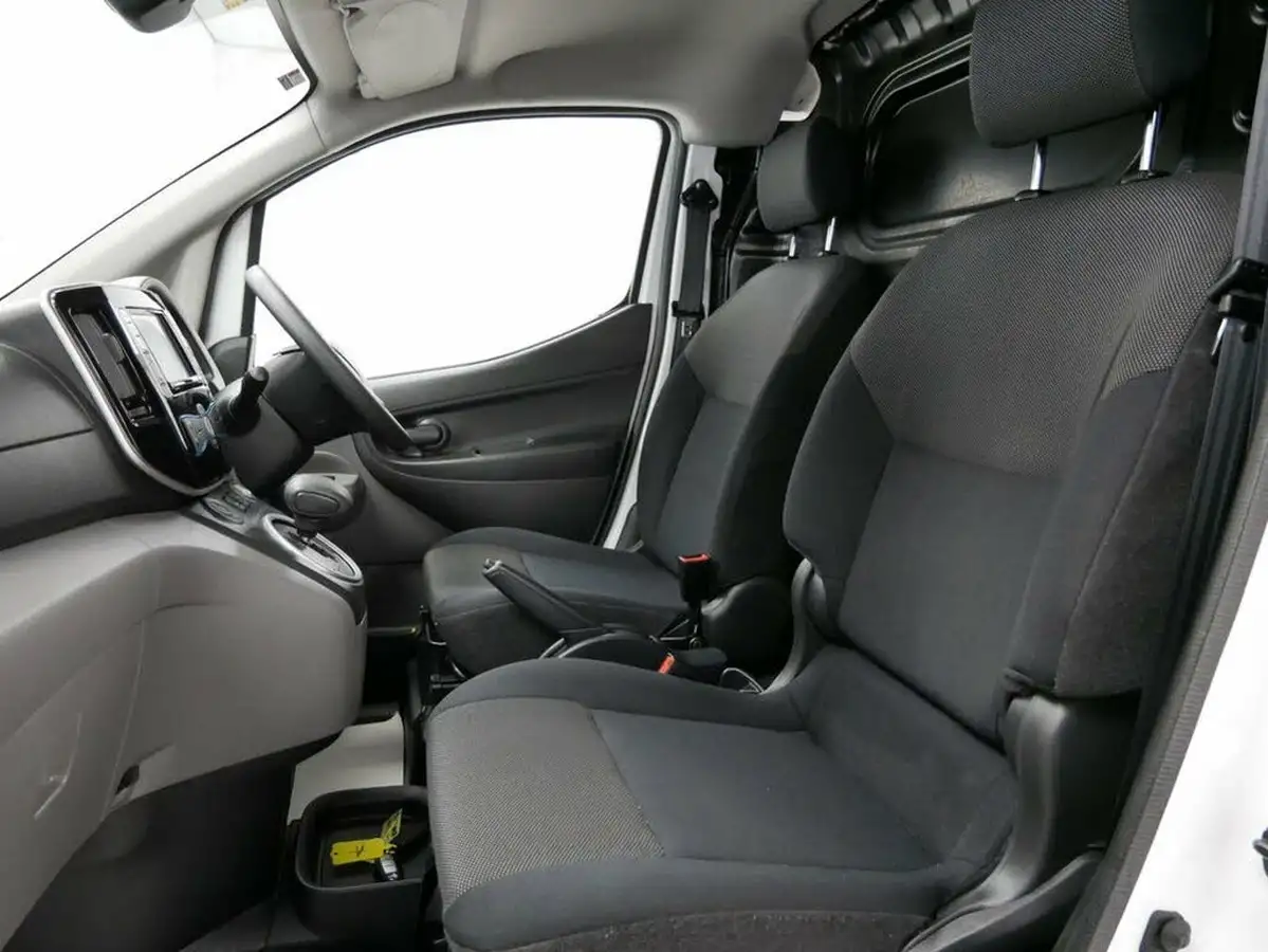 2021-nissan-env200-e-tekna-rapid-panel-van-big-4