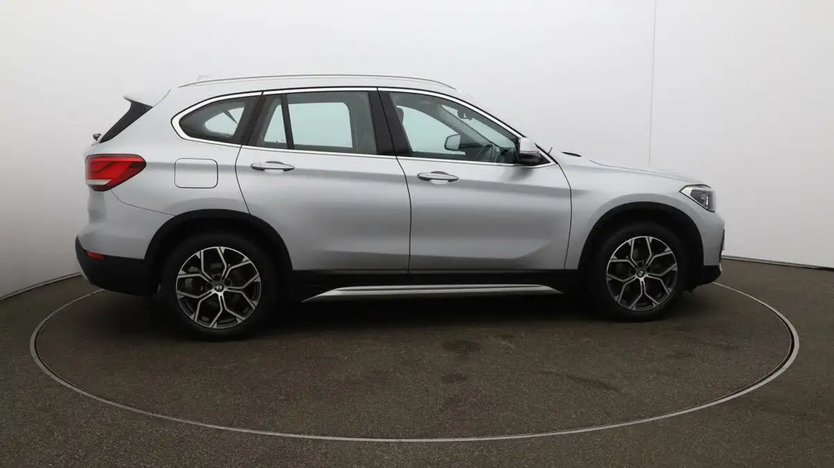 2021-bmw-x1-15-sdrive18i-xline-big-43