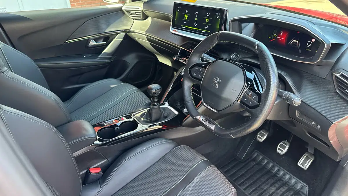 2022-peugeot-208-12-puretech-gt-100ps-big-10