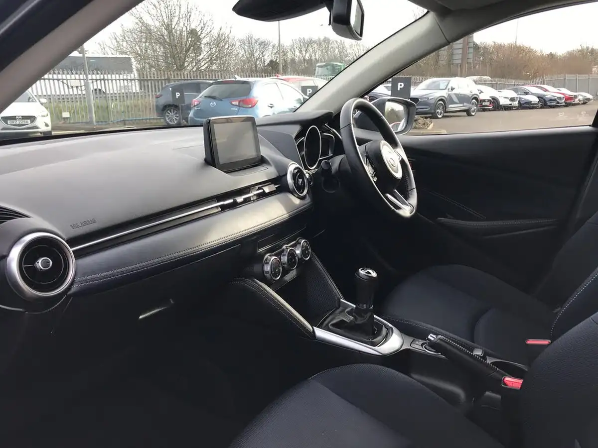 2022-mazda-mazda2-15-e-skyactiv-g-sport-big-4
