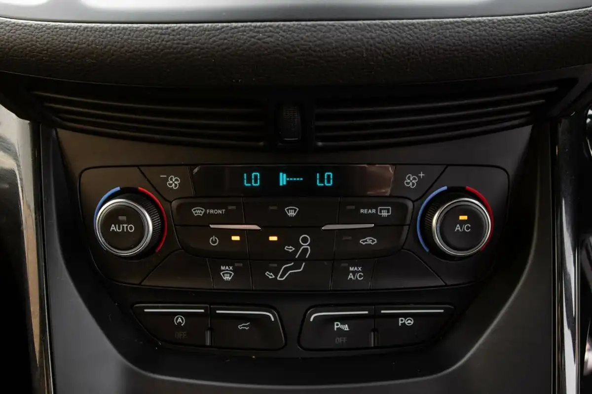 2017-ford-kuga-15t-st-line-150ps-ss-big-32
