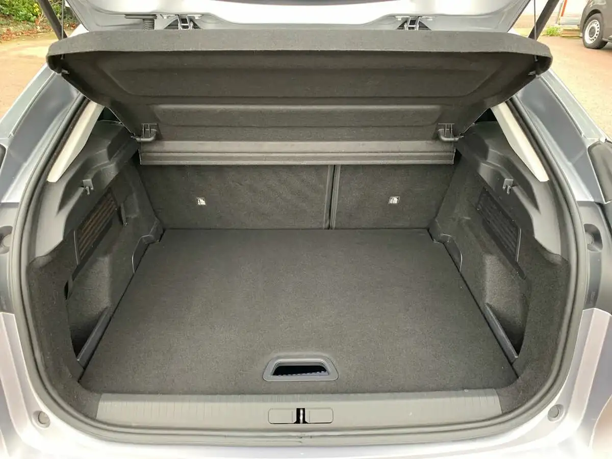 2021-citroen-c4-e-shine-big-19