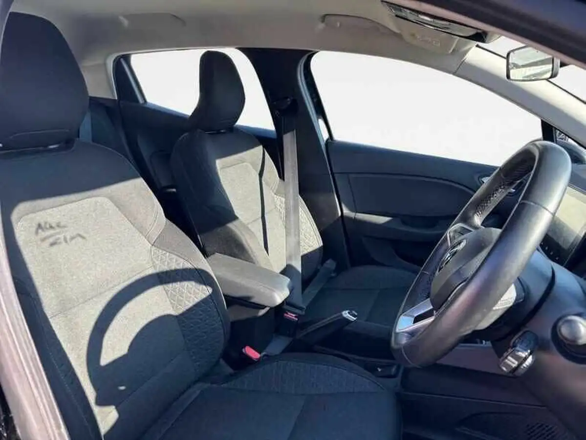 2021-renault-clio-10-tce-iconic-edition-big-4