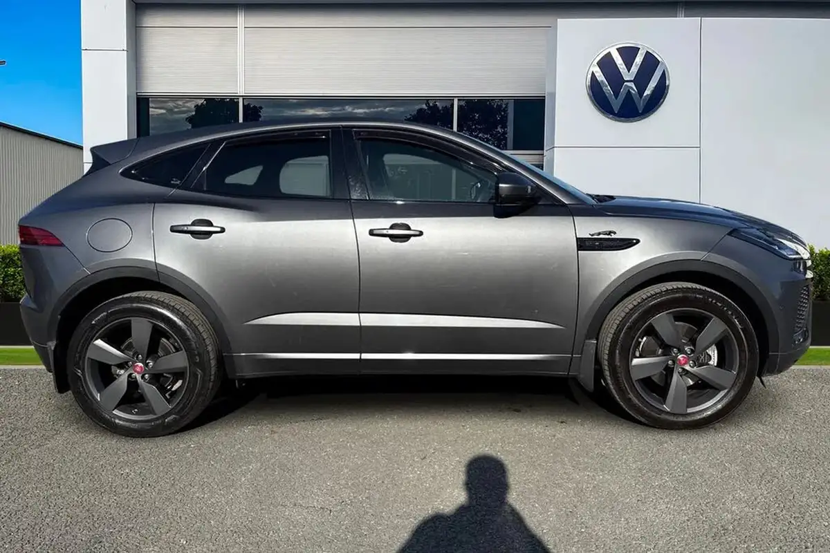 2020-jaguar-e-pace-20-i4d-chequered-flag-150ps-big-2