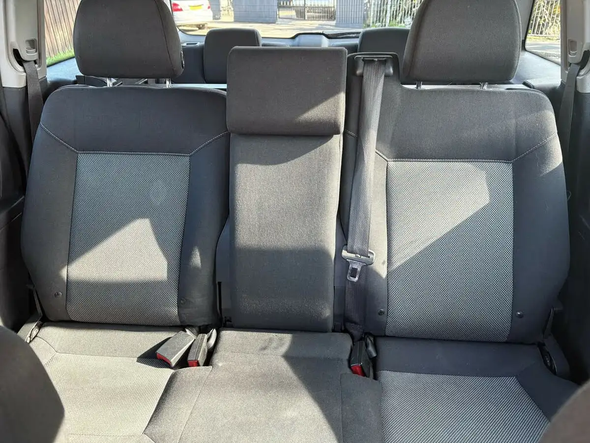2012-vauxhall-zafira-16-exclusiv-big-14