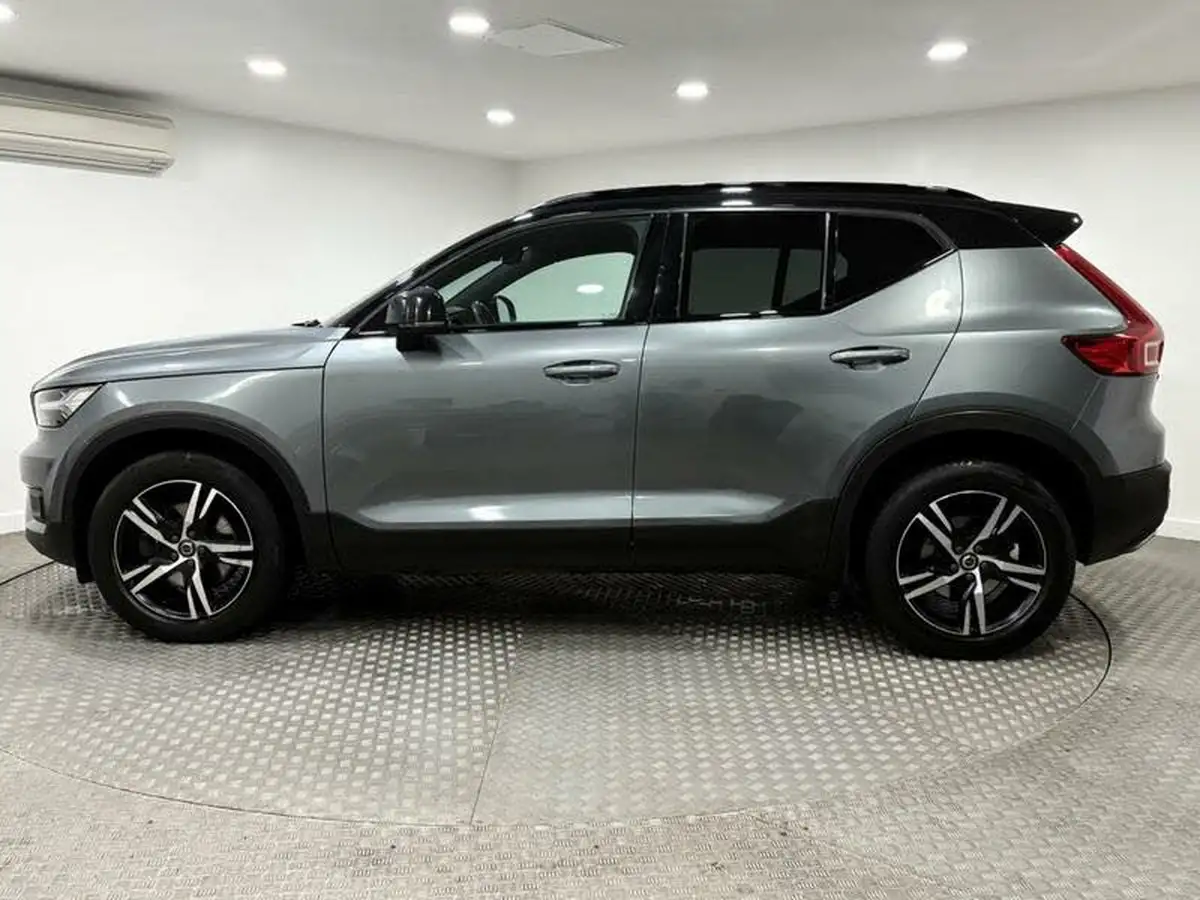 2019-volvo-xc40-20td-d3-r-design-awd-geartronic-big-2