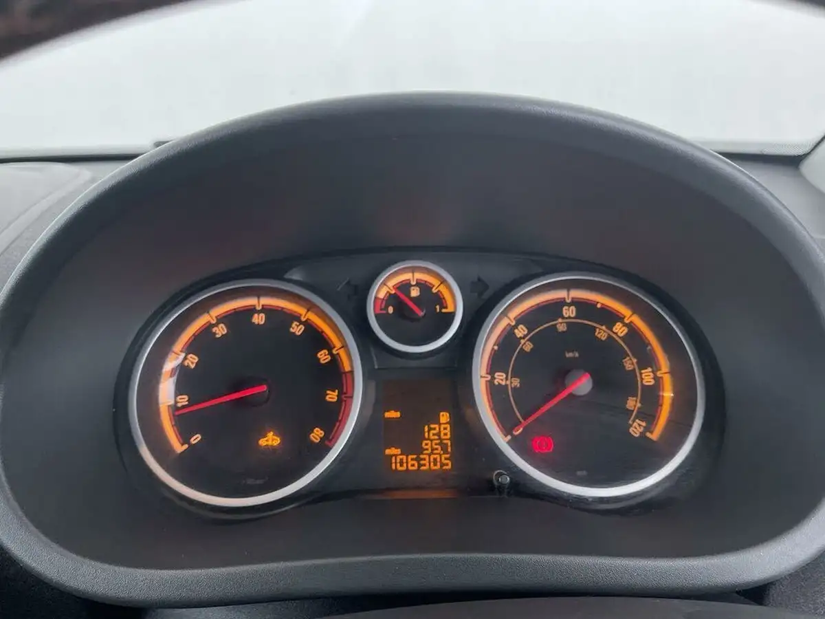 2012-vauxhall-corsa-12-sxi-16v-3d-big-22