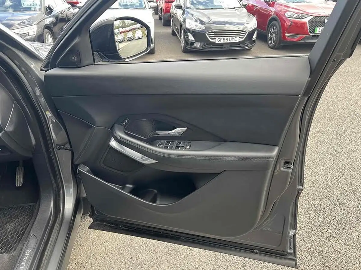 2018-jaguar-e-pace-20-i4-s-ss-big-23