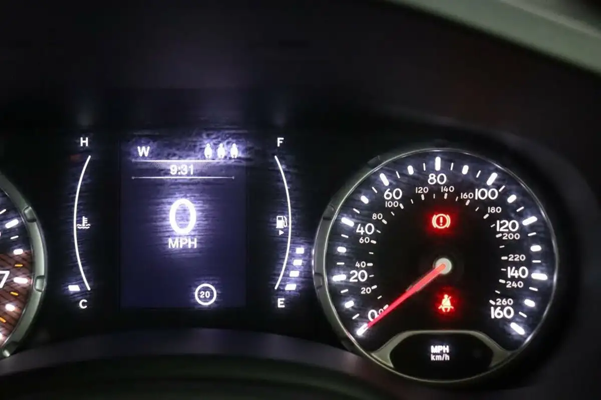 2020-jeep-renegade-10-gse-night-eagle-big-24