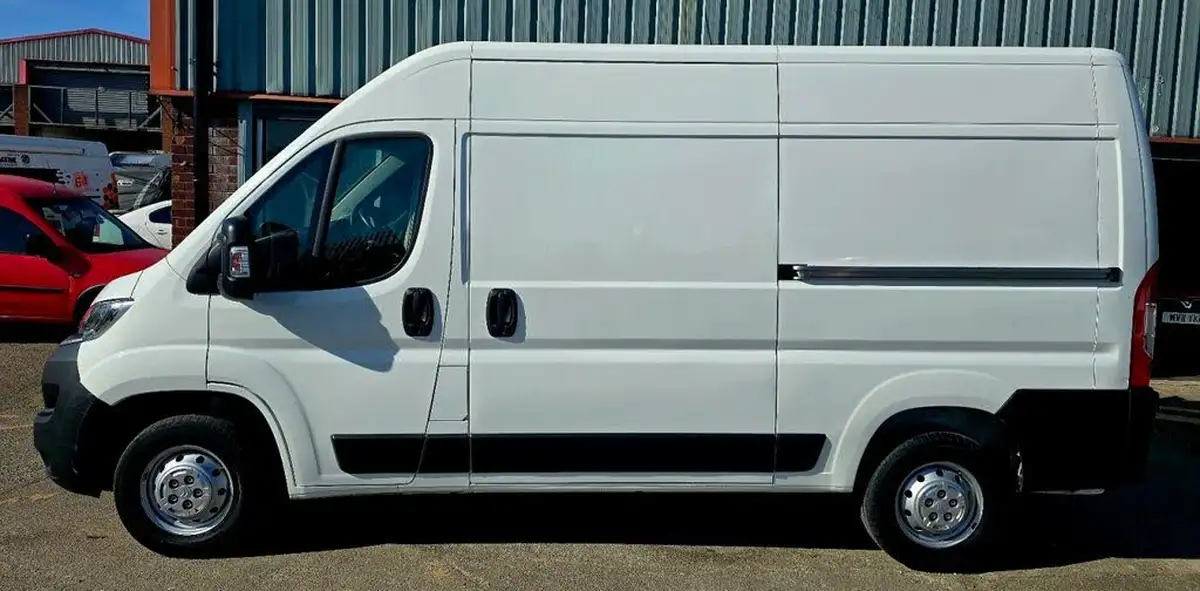 2020-citroen-relay-22bluehdi-35-l2h2-enterprise-big-3